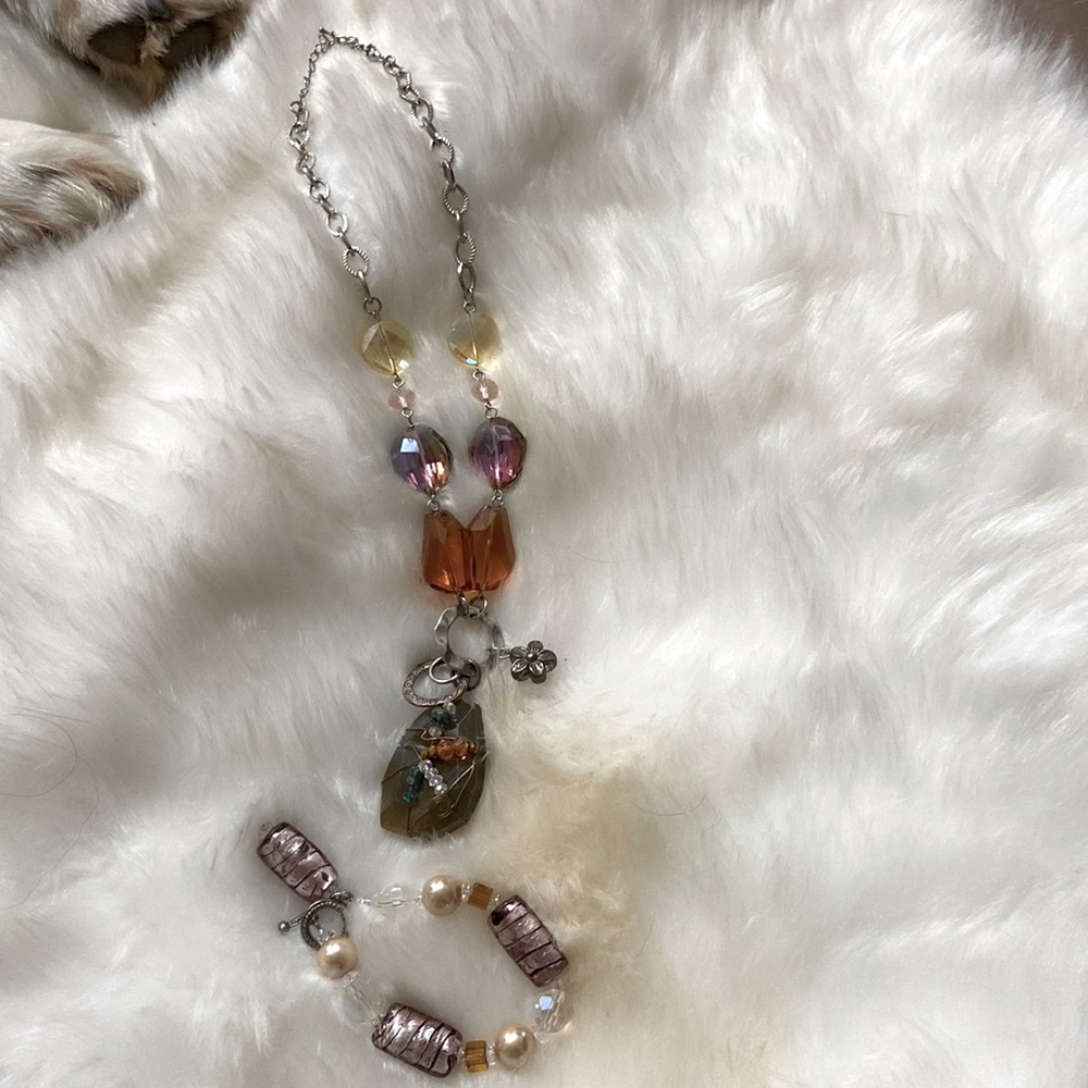 Necklace and bracelet set